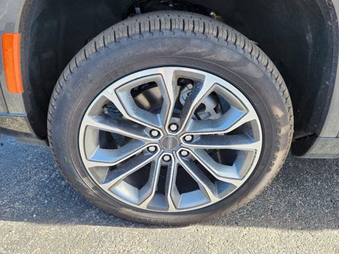 New 2024 Jeep Grand Wagoneer Series III w/ HD Trailer Tow Package image 22