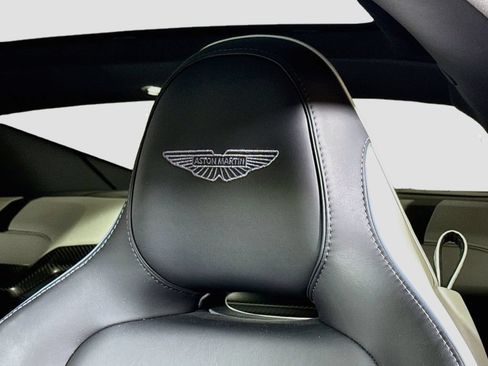 Used 2025 Aston Martin Vanquish RWD image 19