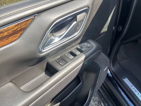 Used 2024 Chevrolet Suburban Premier AWD/4WD image 14