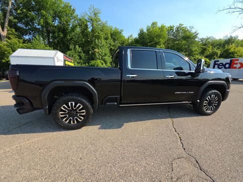 Used 2024 GMC Sierra 3500 Denali Ultimate AWD/4WD image 5