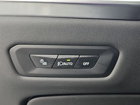 Used 2025 BMW X5 sDrive40i w/ Premium Package image 26