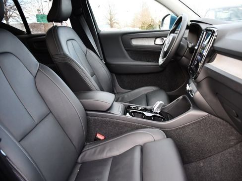 Certified 2025 Volvo XC40 B5 Plus image 27