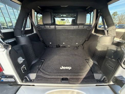 Used 2017 Jeep Wrangler Unlimited Sahara w/ Connectivity Group image 16