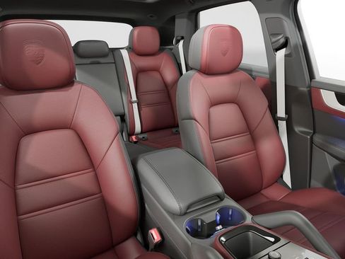 Certified 2026 Porsche Cayenne image 11