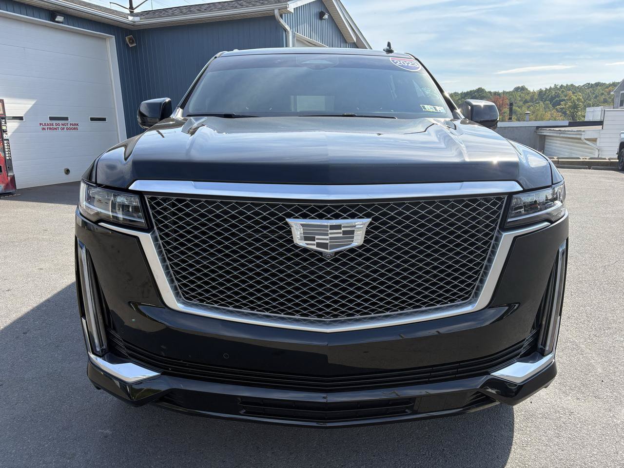 Used 2023 Cadillac Escalade ESV Premium Luxury w/ LPO, Radiant Package AWD/4WD image 8