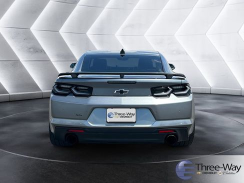 Used 2020 Chevrolet Camaro SS RWD image 4