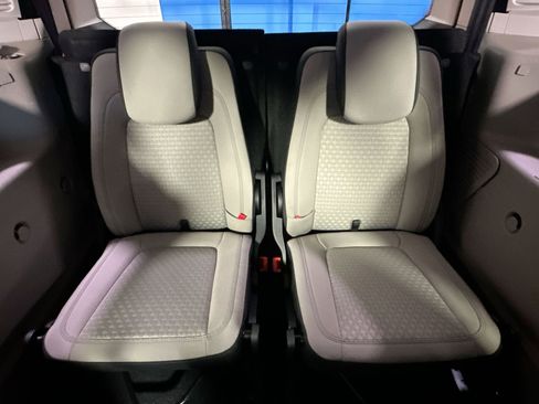 Used 2022 Ford Transit Connect XLT image 30