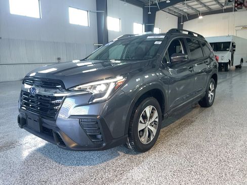 Used 2024 Subaru Ascent Premium w/ Convenience Package image 3