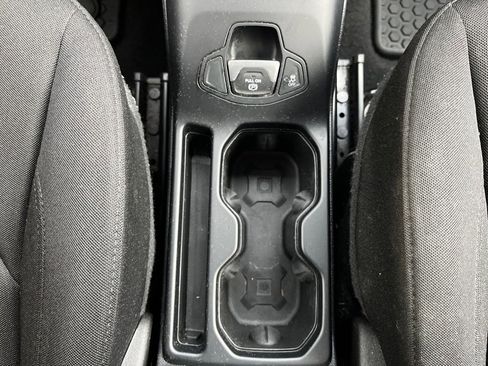 Used 2019 Jeep Renegade Latitude w/ Cold Weather Group image 19