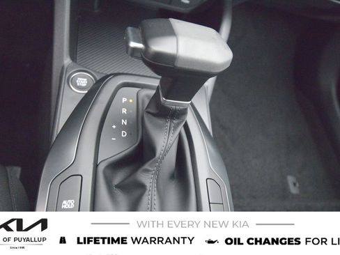 New 2025 Kia K4 LX image 24
