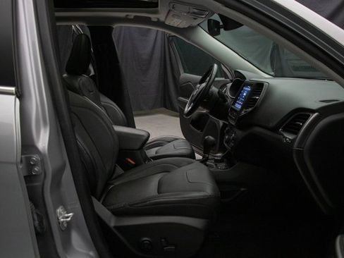 Used 2021 Jeep Cherokee Latitude Lux w/ Sun & Sound Group image 16