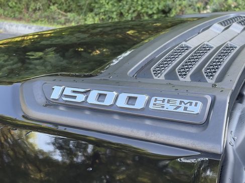 Used 2019 RAM 1500 Laramie AWD/4WD image 9