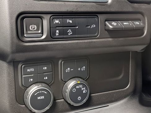 Used 2021 Chevrolet Tahoe Premier AWD/4WD image 20