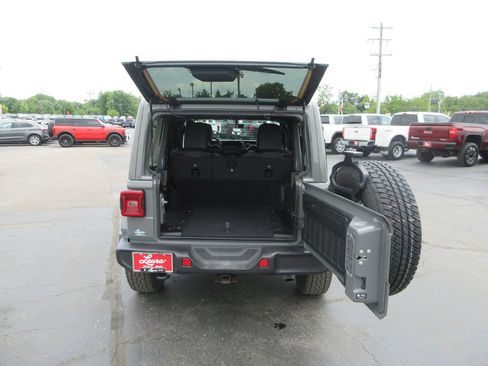 Used 2021 Jeep Wrangler Unlimited Sahara AWD/4WD image 8