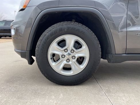 Used 2017 Jeep Grand Cherokee Laredo w/ Quick Order Package 23E image 15