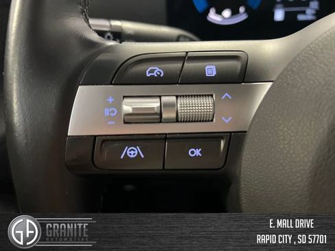 Used 2025 Hyundai Kona SEL FWD image 32