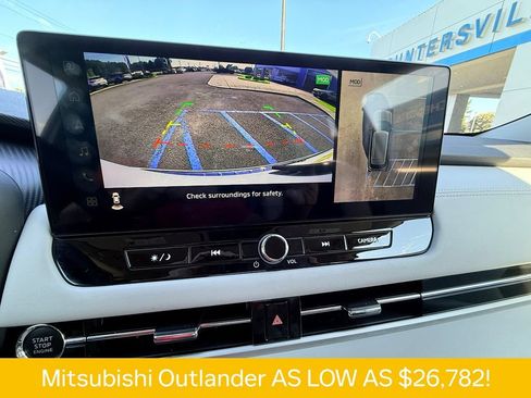 Used 2025 Mitsubishi Outlander SE FWD image 10