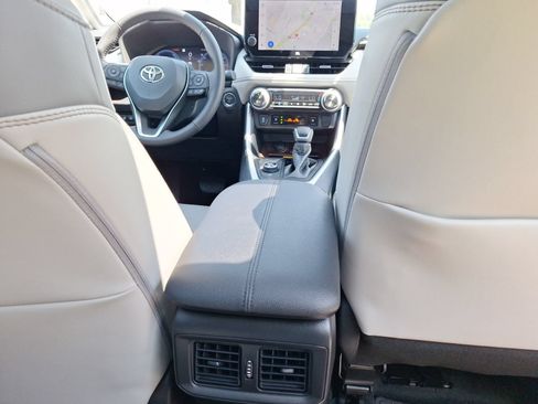 Used 2025 Toyota RAV4 Limited w/ Advanced Technology Package AWD/4WD image 33