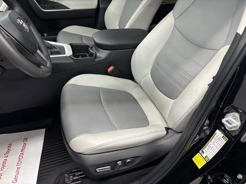 Used 2024 Toyota RAV4 XLE Premium image 15