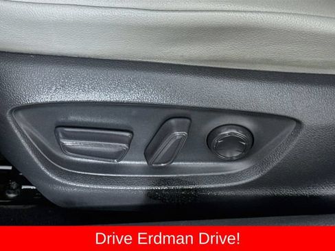 Used 2020 Toyota Camry SE FWD image 12
