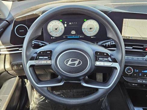 Used 2024 Hyundai Elantra SEL FWD image 14