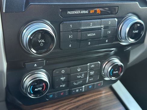 Used 2016 Ford F150 XLT image 27