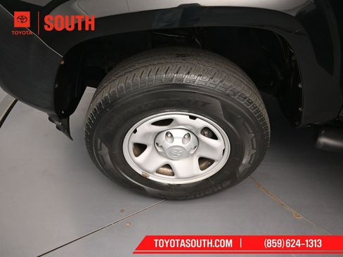 Used 2019 Toyota Tacoma SR image 27