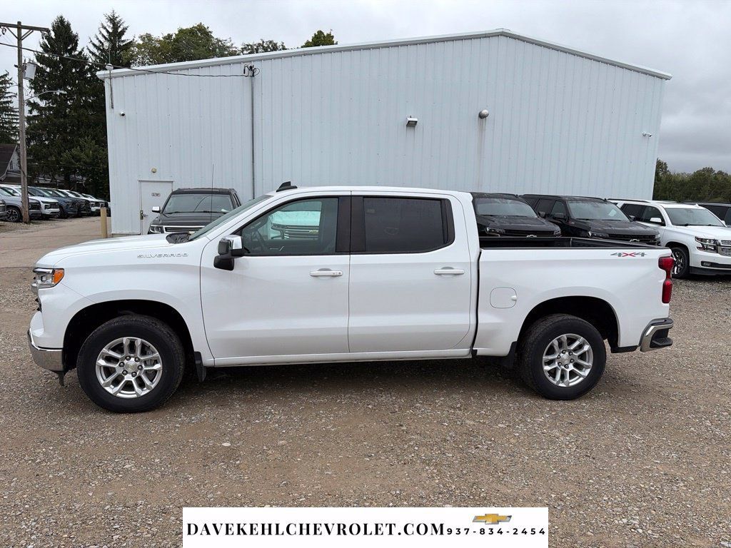 Used 2023 Chevrolet Silverado 1500 LT w/ Leather Package AWD/4WD image 2