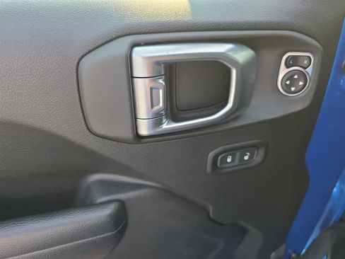 Used 2023 Jeep Gladiator Sport AWD/4WD image 17