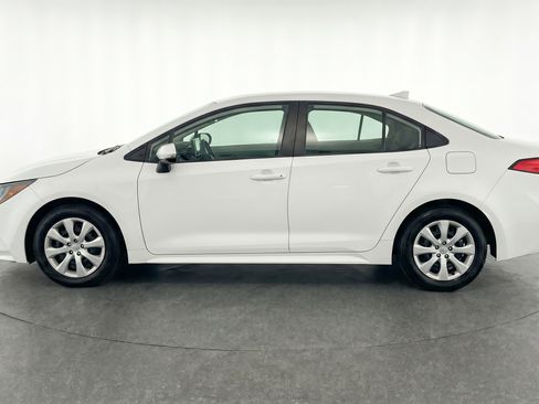 Used 2025 Toyota Corolla LE FWD image 5