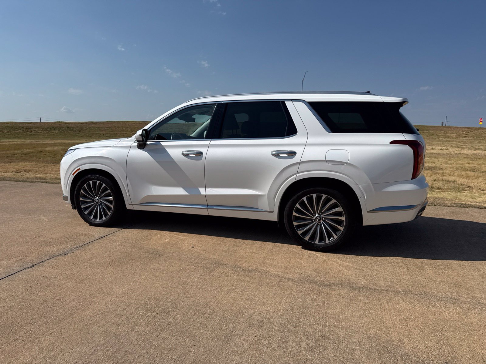 Used 2024 Hyundai Palisade Calligraphy FWD image 13