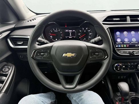 Used 2022 Chevrolet TrailBlazer LT w/ Convenience Package FWD image 16