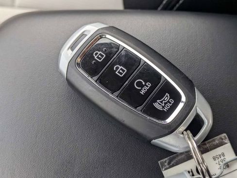 Used 2025 Hyundai Venue SEL image 33