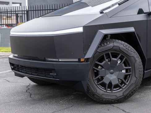 Used 2024 Tesla Cybertruck Cyberbeast AWD/4WD image 30
