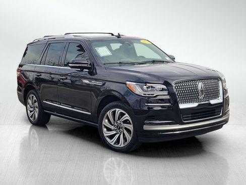 Used 2023 Lincoln Navigator Reserve image 1