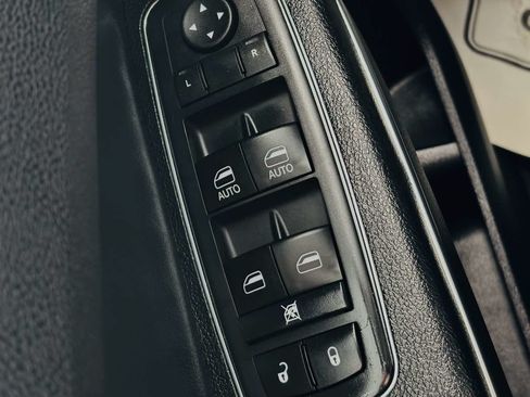 Used 2016 Chrysler 300 C AWD/4WD image 37