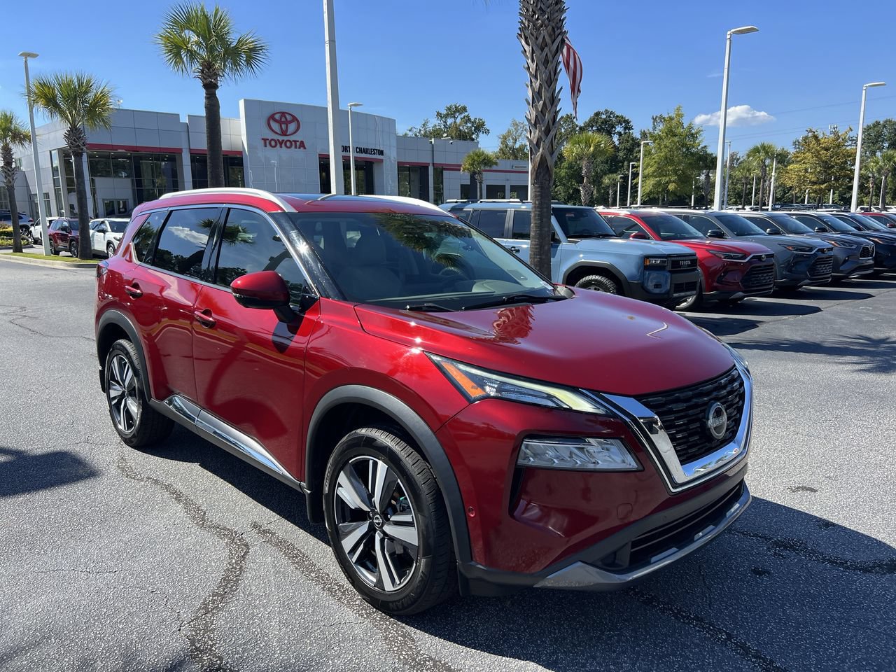 Used 2023 Nissan Rogue SL w/ SL Premium Package FWD image 2