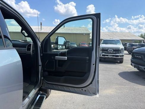 Used 2022 Ford F350 Lariat w/ Lariat Ultimate Package AWD/4WD image 27