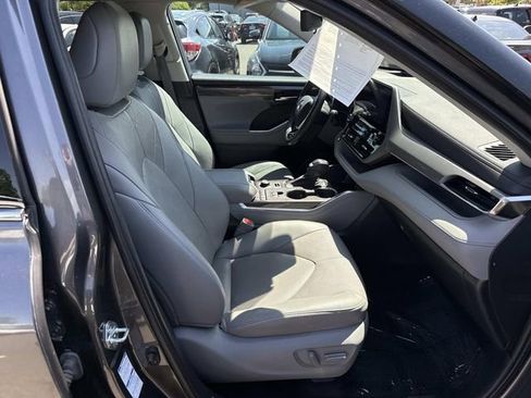 Used 2022 Toyota Highlander Platinum AWD/4WD image 9