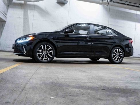 New 2026 Volkswagen Jetta SE image 3