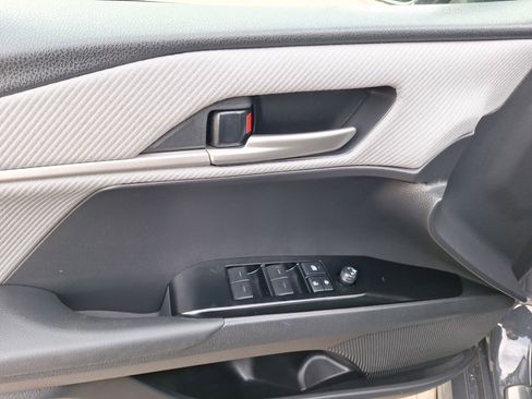 Used 2025 Toyota Camry SE image 17