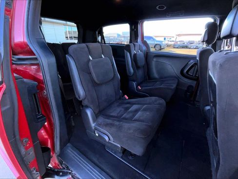 Used 2016 Dodge Grand Caravan SE image 18