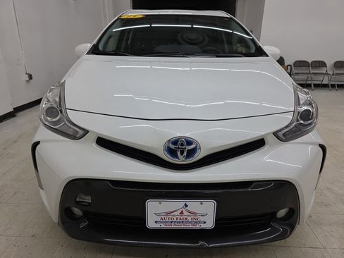 Used 2015 Toyota Prius V Five image 2