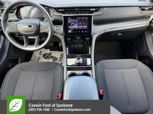 Used 2024 Jeep Grand Cherokee Laredo w/ Trailer Tow Package AWD/4WD image 14