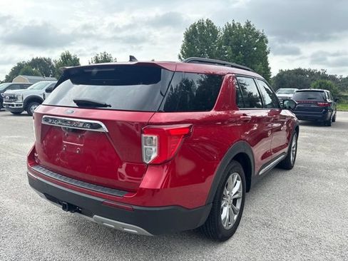 Used 2024 Ford Explorer XLT w/ Equipment Group 202A RWD image 5