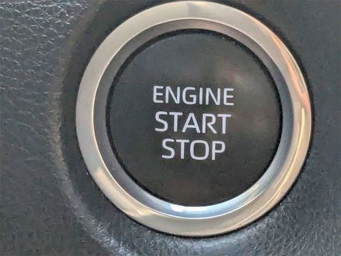 Used 2023 Toyota Corolla Cross XLE image 30