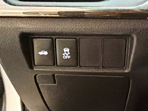 Used 2014 Toyota Avalon XLE Premium image 16