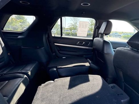 Used 2018 Ford Explorer XLT w/ Equipment Group 202A AWD/4WD image 11