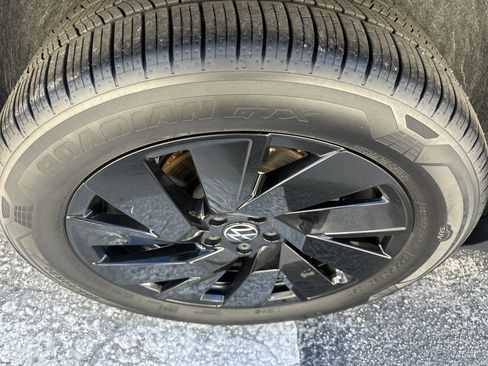 Used 2024 Volkswagen Atlas SE image 6