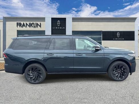 New 2026 Lincoln Navigator L Reserve w/ Jet Appearance Package AWD/4WD image 8
